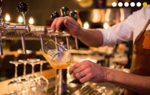 Hoe Proeflokaal Goesting biertjes van €102 per flesje verkoopt - Venray